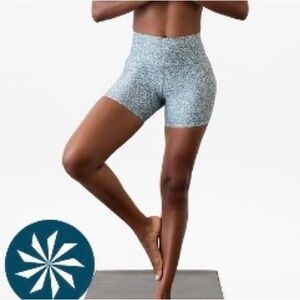 NWT Athleta Salutation Stash 5” Short
